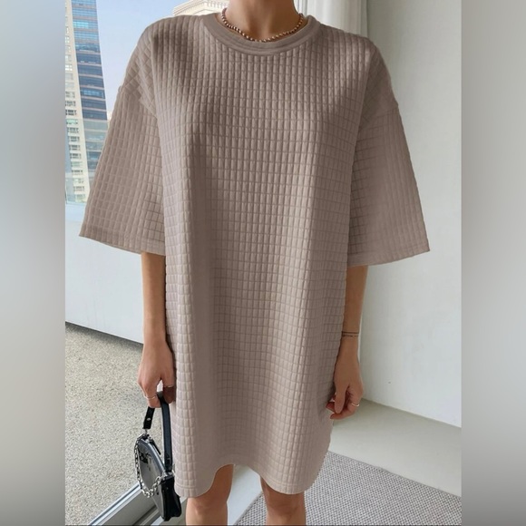 Oversized Textured Dress - Picture 2 of 3